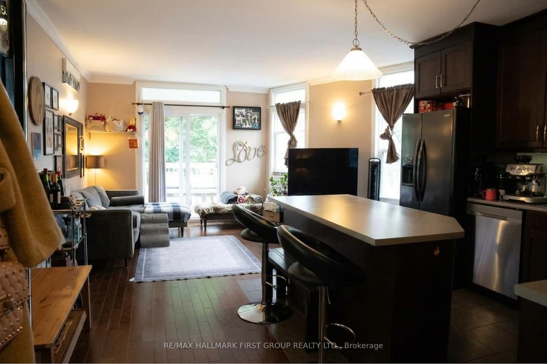 307 Greenwood Avenue, Riverdale / Leslieville