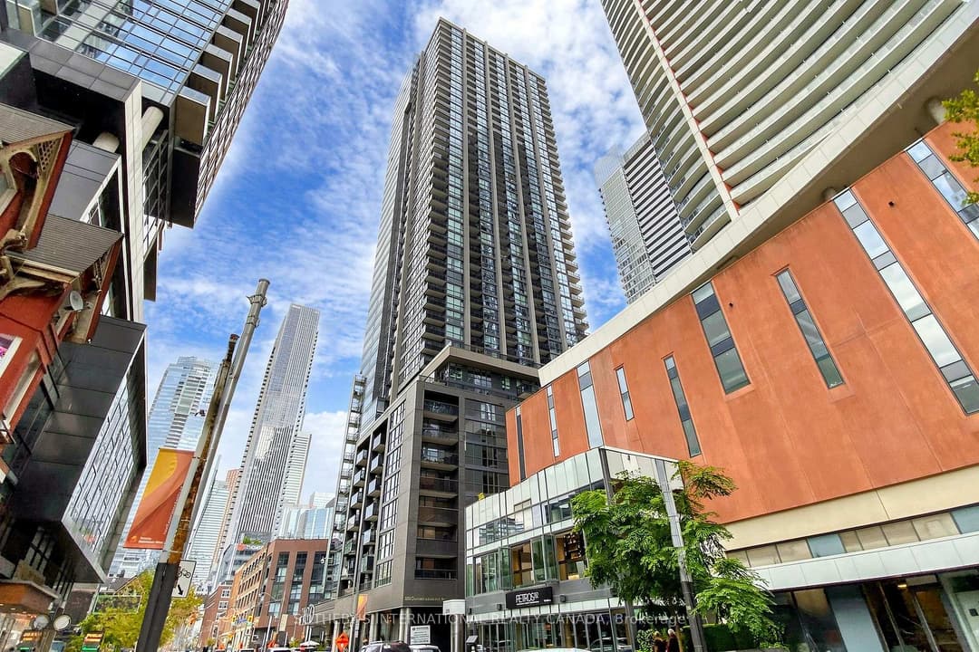 295 Adelaide Street Unit 3906, Downtown Toronto / Waterfront