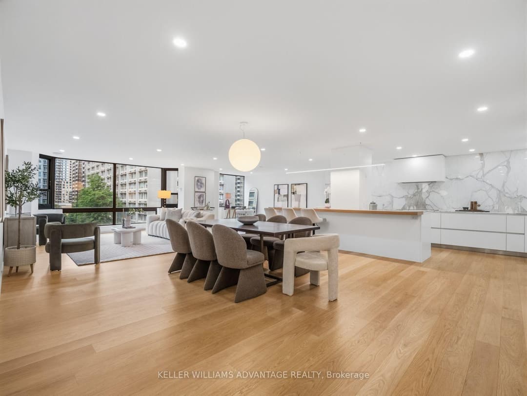 1166 Bay Street Unit 1002, Downtown Toronto / Waterfront