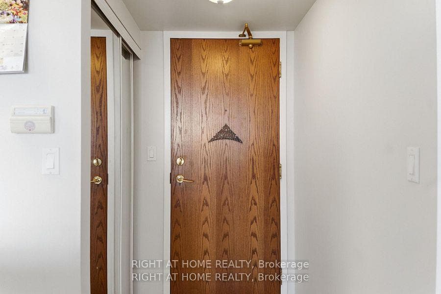 4879 KIMBERMOUNT Avenue Unit 607, Mississauga