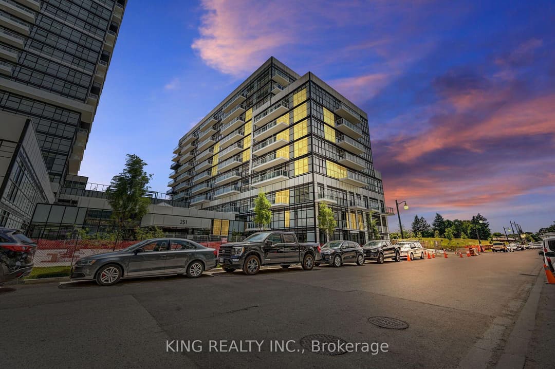 251 Manitoba Street Unit 133, Liberty Village / Parkdale / South Parkdale