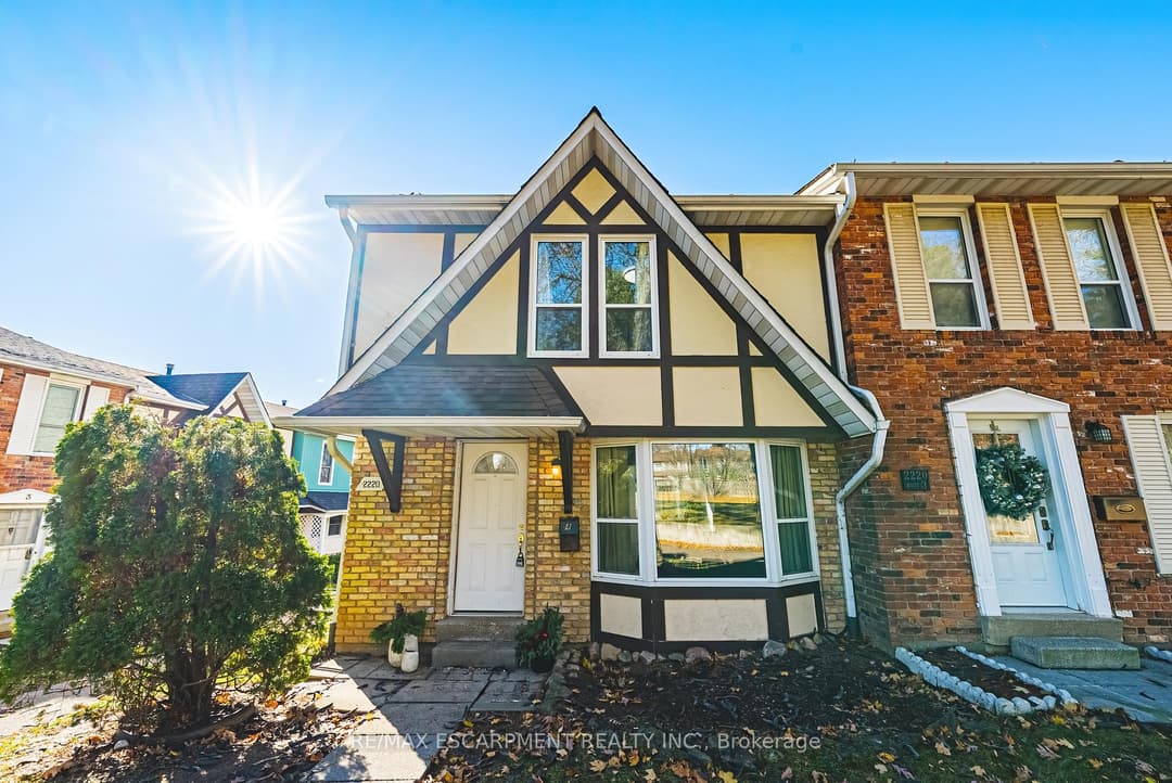 2220 UPPER MIDDLE Road Unit 4, Burlington