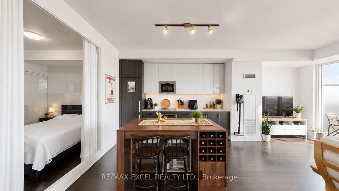 330 Richmond Street Unit 1010, Downtown Toronto / Waterfront