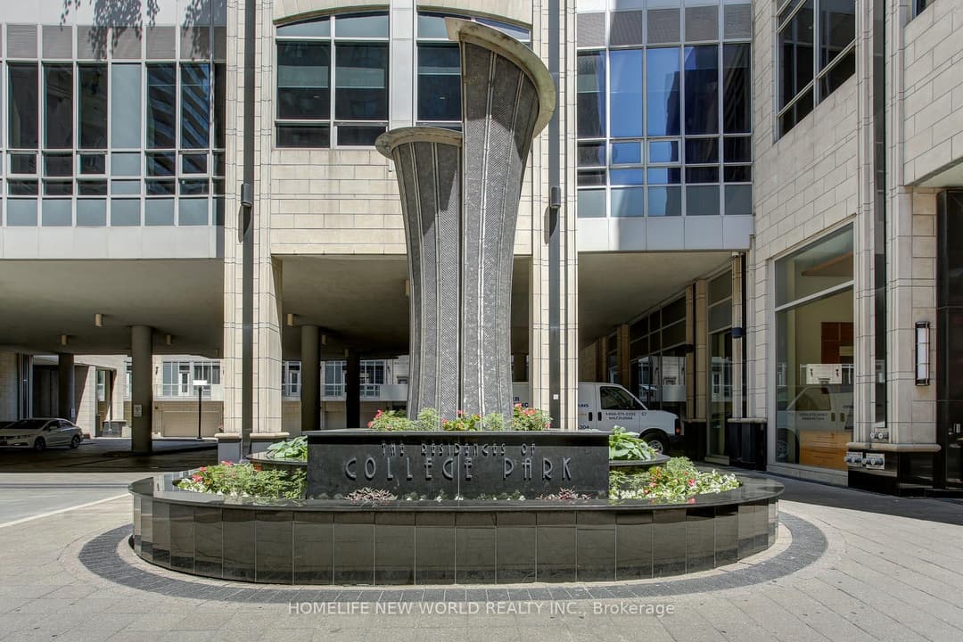 761 Bay Street Unit 3305, Downtown Toronto / Waterfront