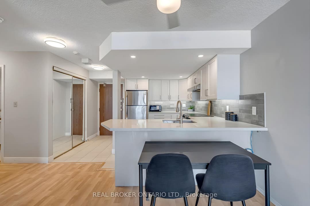 25 Agnes Street Unit 903, Mississauga