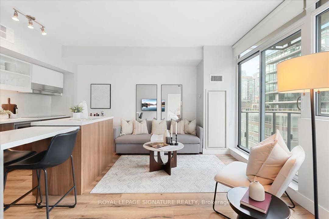 39 Sherbourne Street Unit 908, Regent Park / Cabbagetown / St. James Town