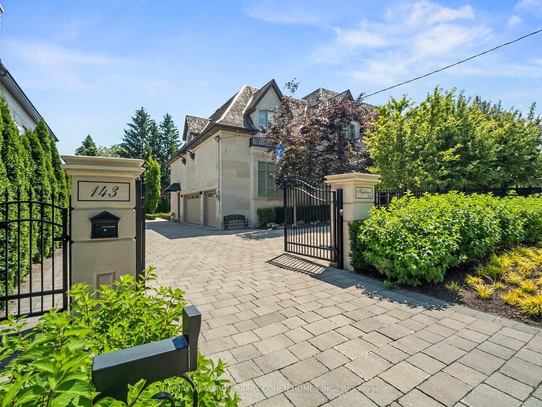 143 Highland Crescent, Bridle Path / York Mills / Hoggs Hollow