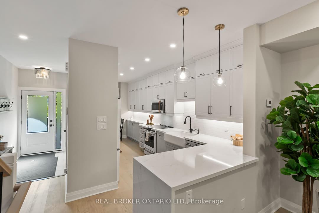 12 St. James Court, Regent Park / Cabbagetown / St. James Town