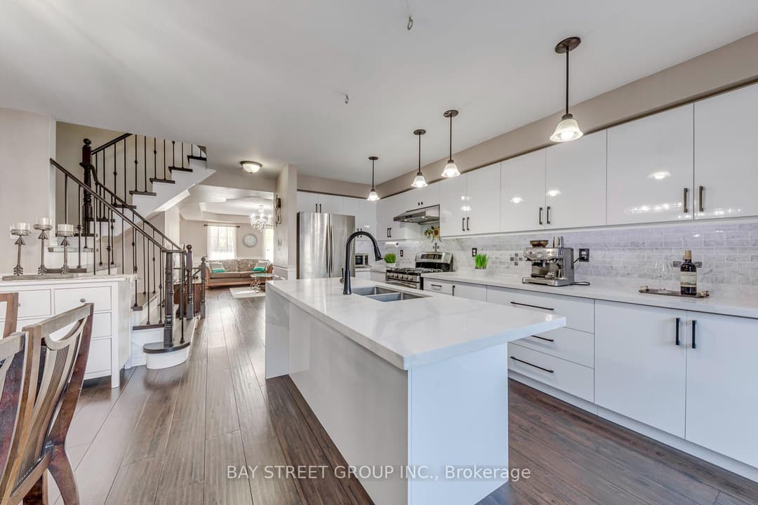 213 Littlewood Drive, Oakville