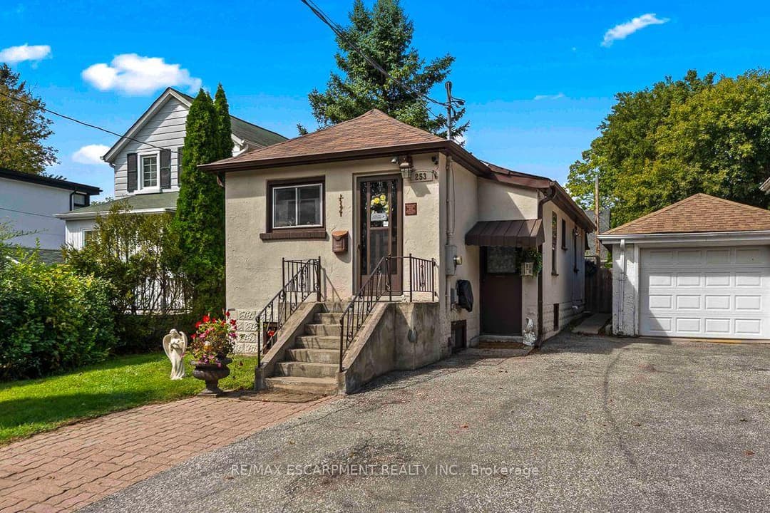 253 Eaglewood Boulevard, Mississauga