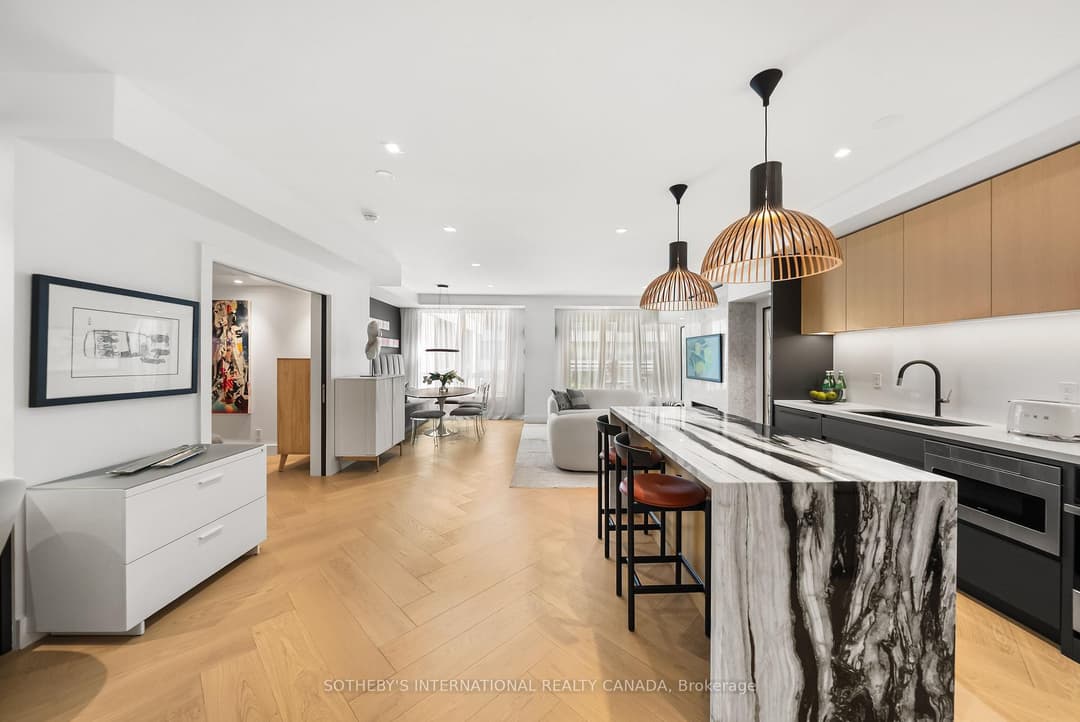 20 Scrivener Square Unit 716, Rosedale / Moore Park