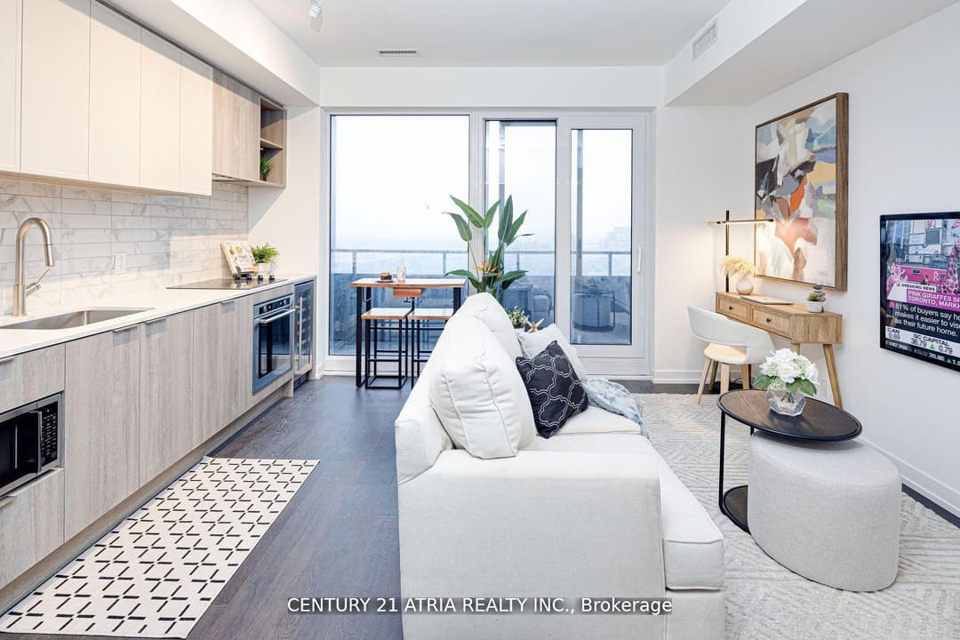 2020 Bathurst Street Unit 1810, Forest Hill / Deer Park