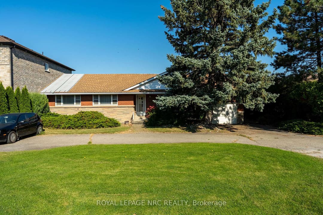 1023 North Service Road, Hamilton