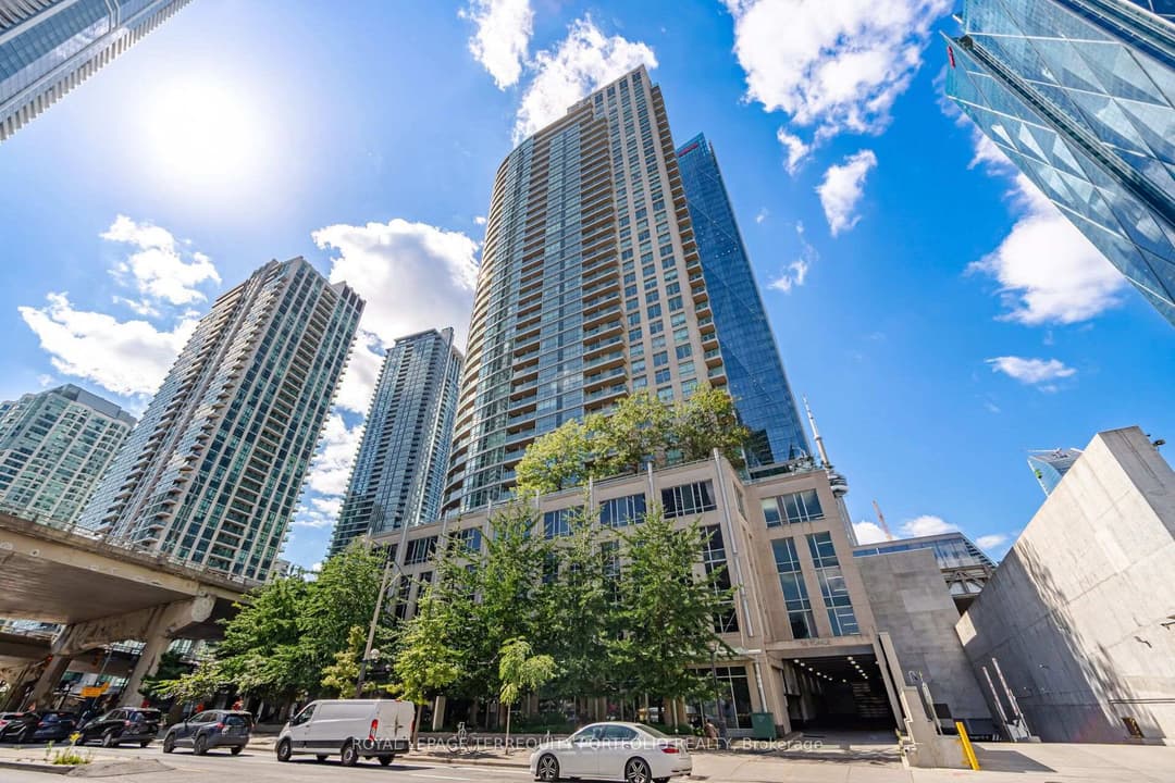 18 Yonge Street Unit 1807, Downtown Toronto / Waterfront