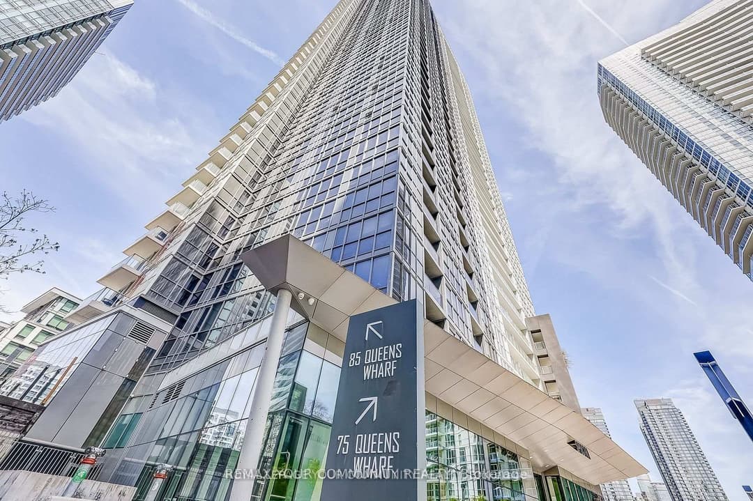 85 Queens Wharf Road Unit 3208, Downtown Toronto / Waterfront