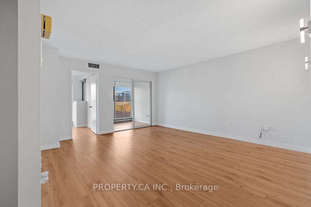 65 Scadding Avenue Unit 608, Regent Park / Cabbagetown / St. James Town