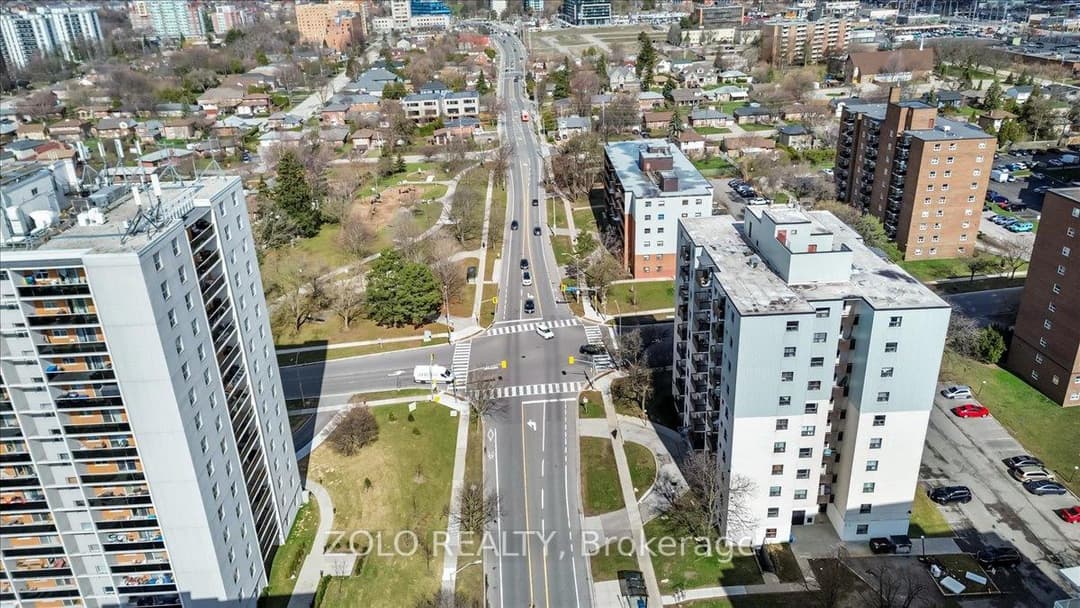 2345 Confederation Parkway Unit 203, Mississauga