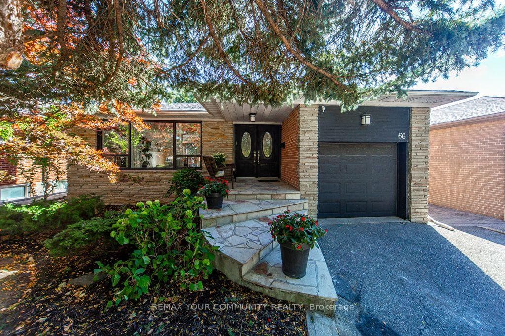 66 Decarie Circle, Etobicoke (Islington / Rexdale)