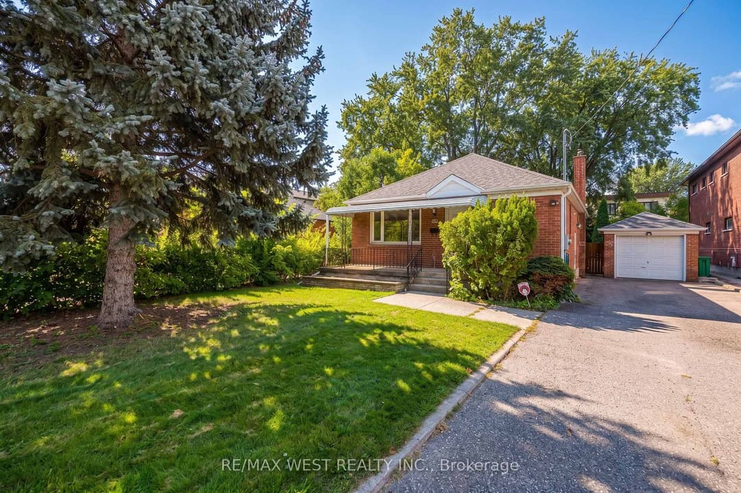 32 Pine Avenue, Mississauga
