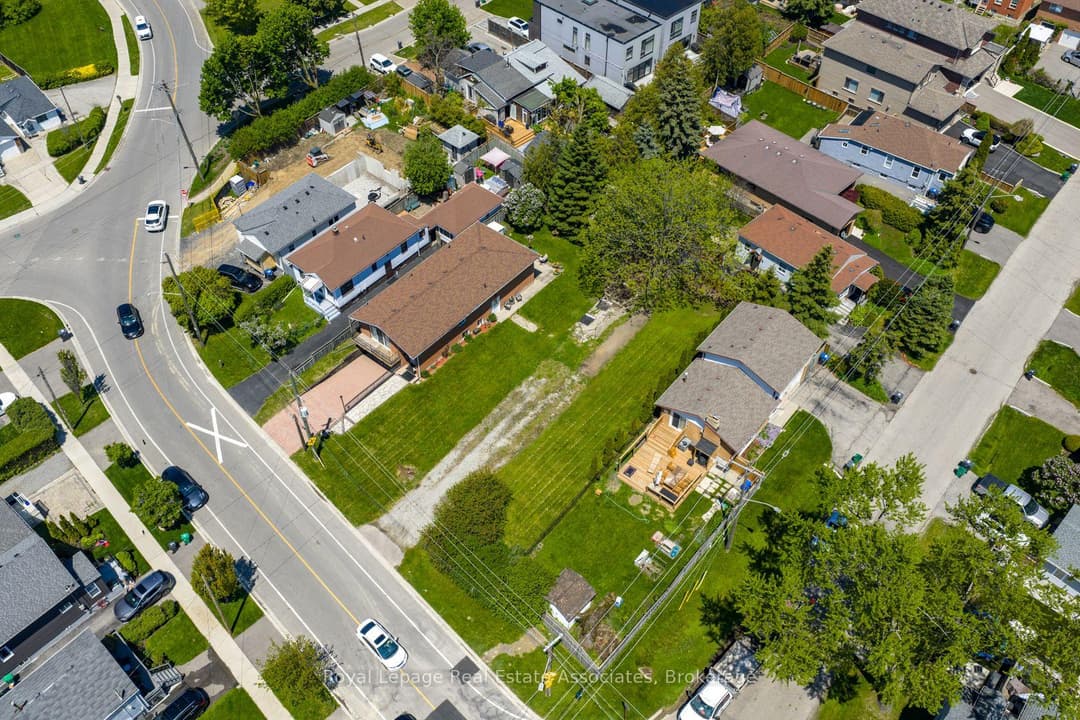 1067 Alexandra Avenue, Mississauga