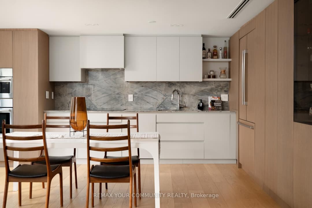 349 St Clair Avenue Unit 109, Annex / Yorkville / Summerhill