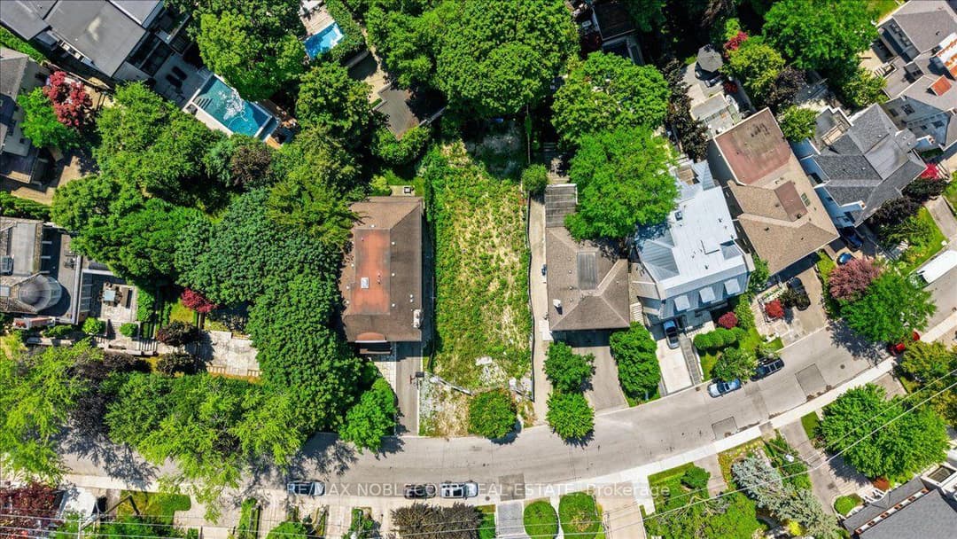 180 Dunvegan Road, Forest Hill / Deer Park