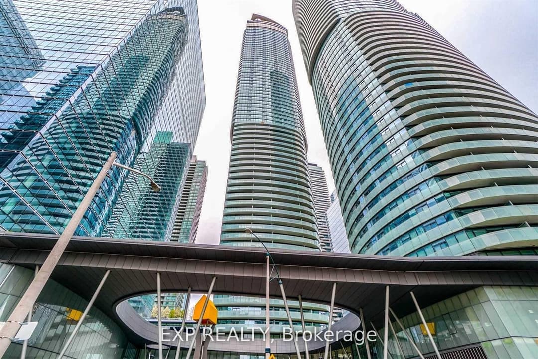14 York Street Unit 2111, Downtown Toronto / Waterfront