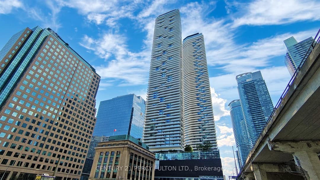100 Harbour Street Unit 6901, Downtown Toronto / Waterfront