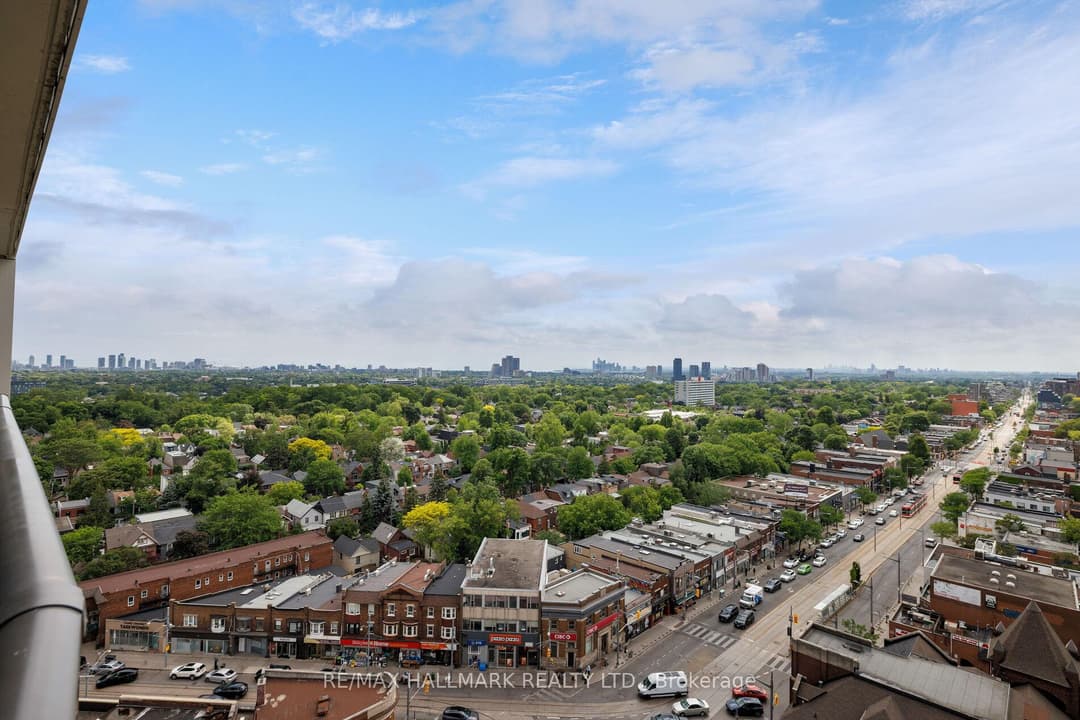 530 St Clair Avenue Unit 1401, Forest Hill / Deer Park