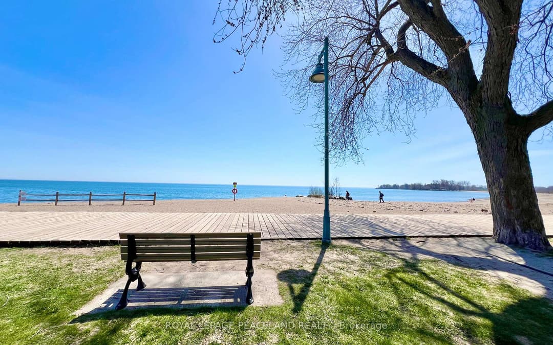 5 Herbert Avenue, The Beaches / Upper Beaches