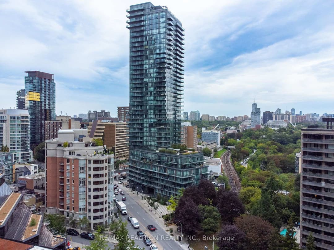 825 Church Street Unit 912, Rosedale / Moore Park