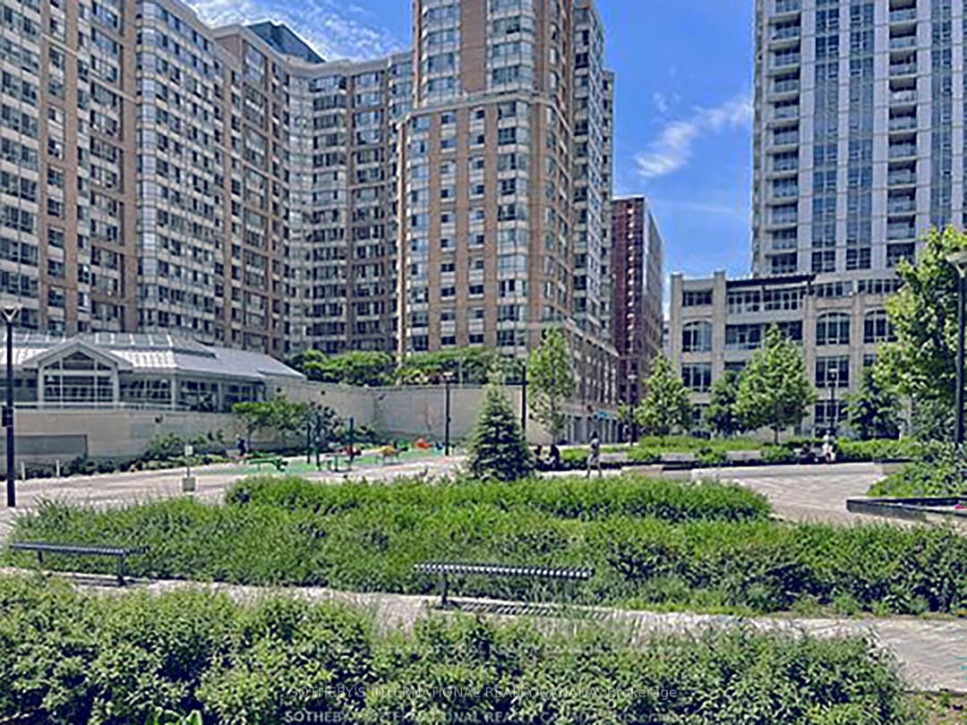 711 Bay Street Unit 1715, Downtown Toronto / Waterfront