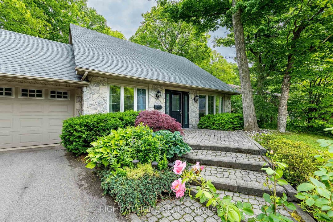1941 Four Seasons Drive, Burlington