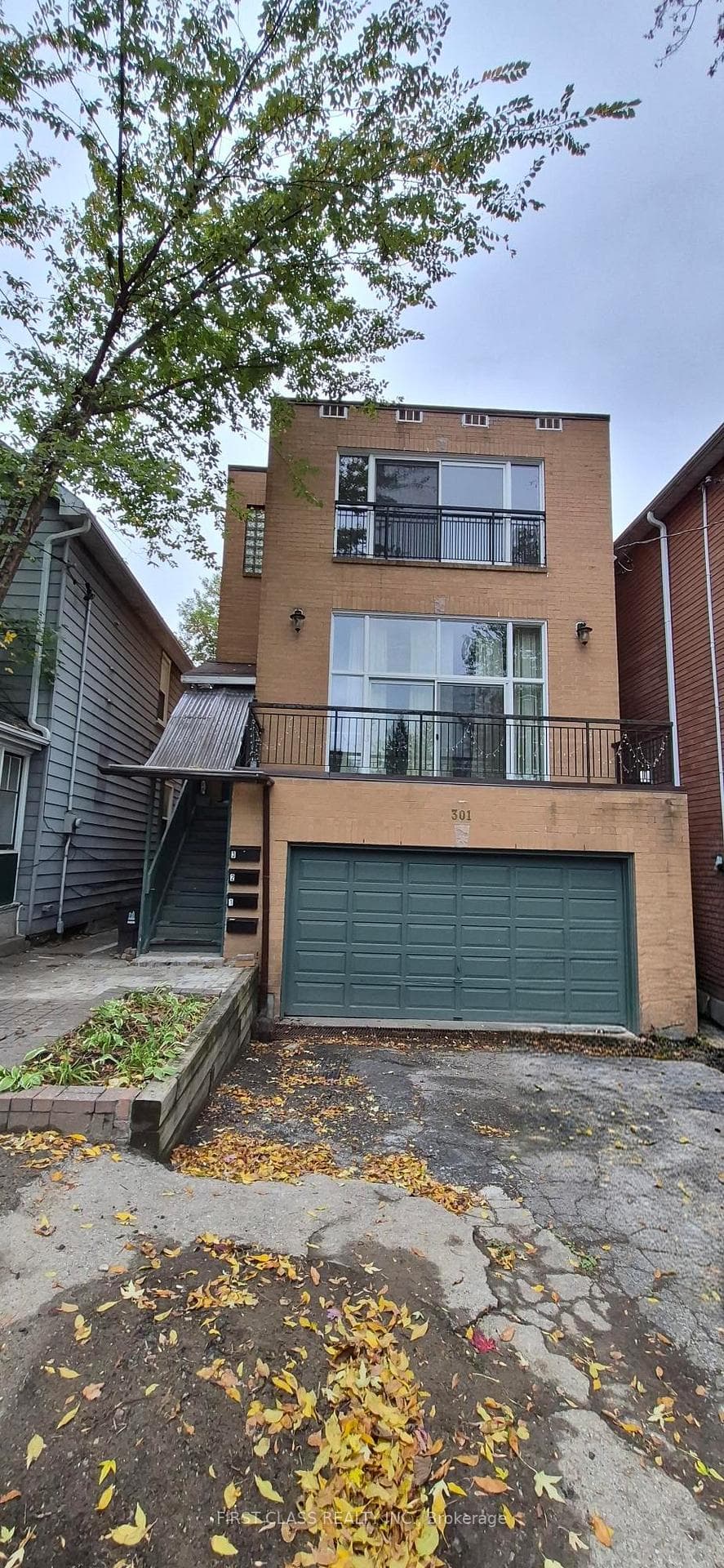 301 Rhodes Avenue, Riverdale / Leslieville