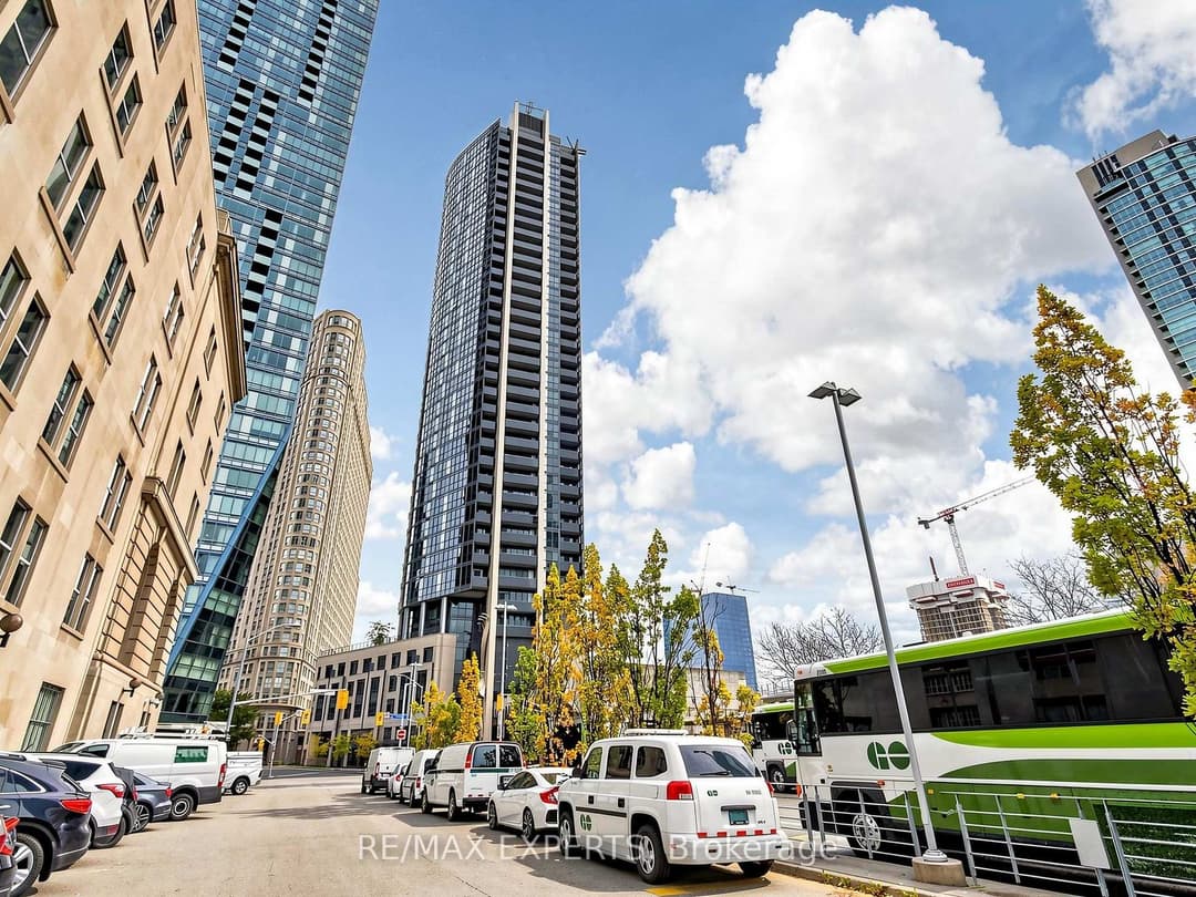 1 The Esplanade Drive Unit 2305, Regent Park / Cabbagetown / St. James Town