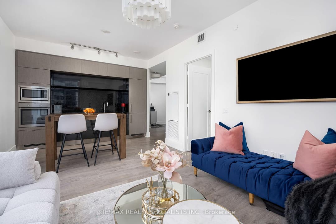 10 York Street Unit 4303, Downtown Toronto / Waterfront
