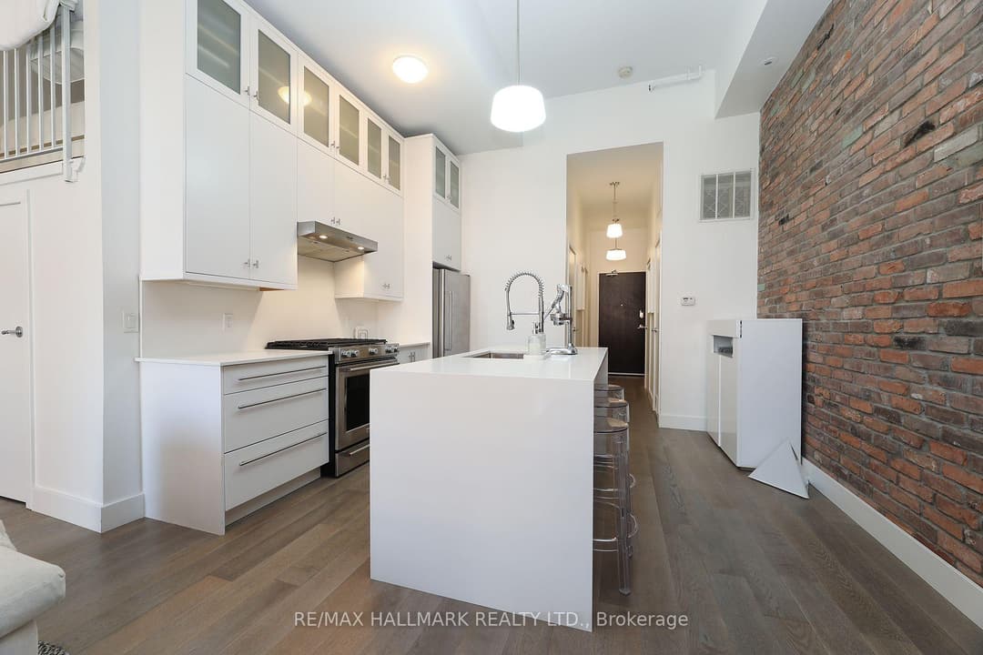 1842 Queen Street Unit 204, The Beaches / Upper Beaches