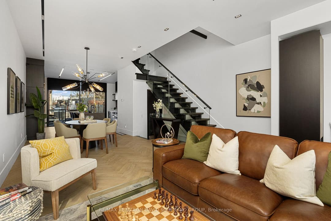 102 Ulster Street, Downtown Toronto / Waterfront