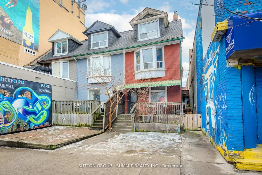 811 Bloor Street, Downtown Toronto / Waterfront