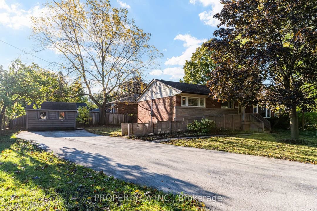 2302 Redfern Road, Burlington