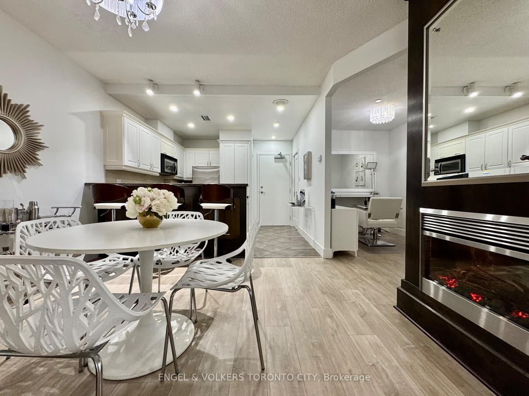 393 King Street Unit 706, Downtown Toronto / Waterfront