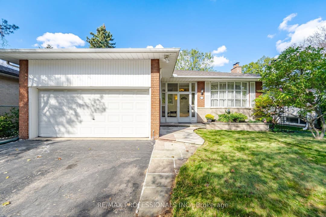 14 Strathdee Drive, Etobicoke (Kingsview Village / Humber Heights)
