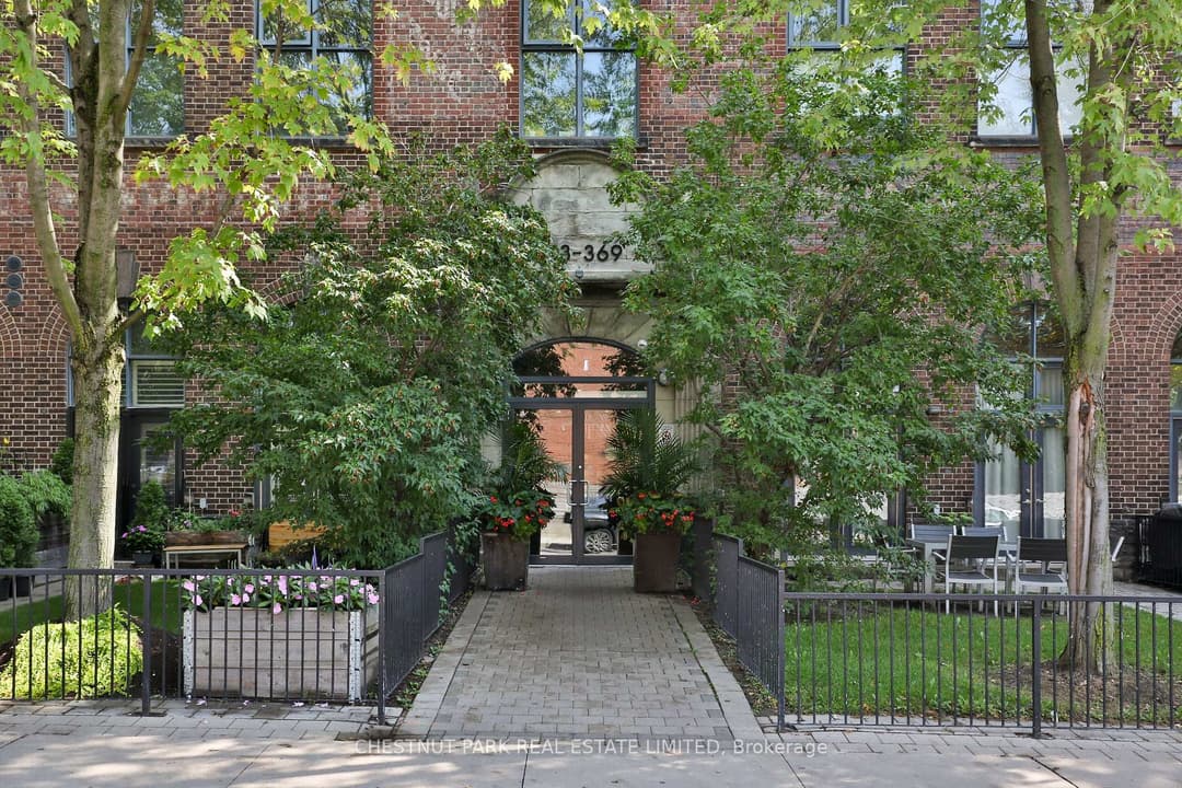 369 Sorauren Avenue Unit 414, High Park / Junction / Roncesvalles