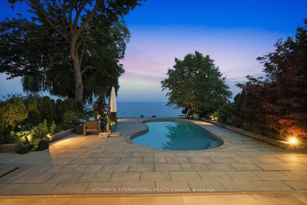 102 Cumberland Drive, Mississauga