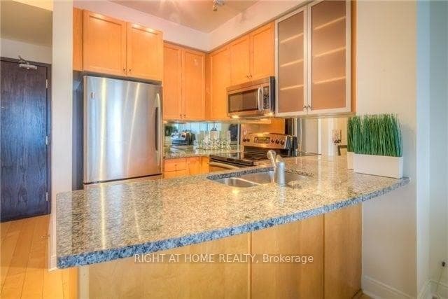 18 Yorkville Avenue Unit 1406, Annex / Yorkville / Summerhill