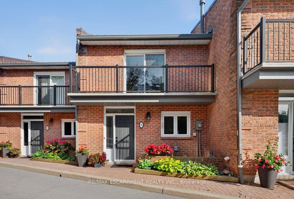 2136 Old Lakeshore Road Unit 8, Burlington