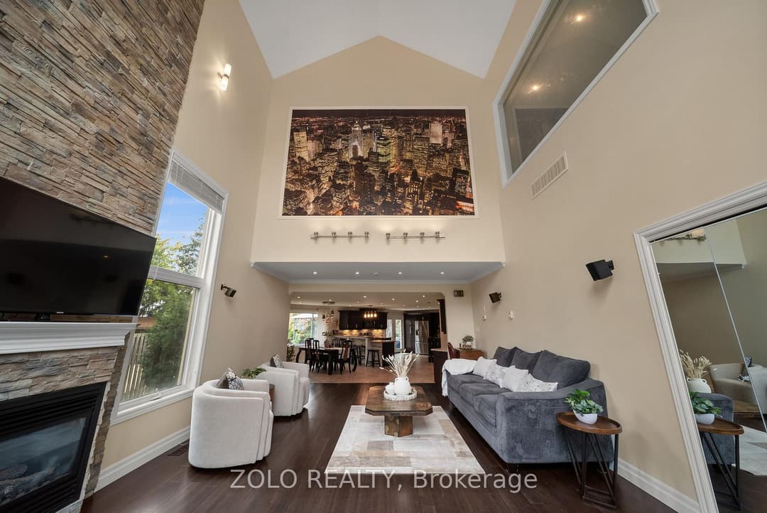 6911B Hickling Crescent, Mississauga