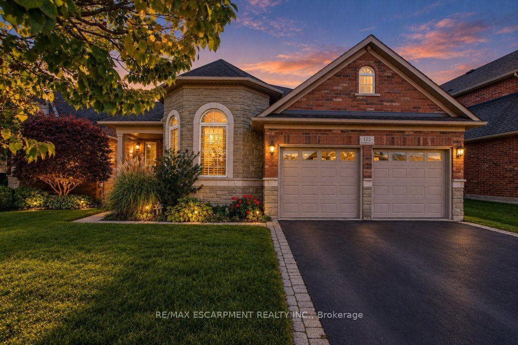 172 VALMONT Court, Hamilton