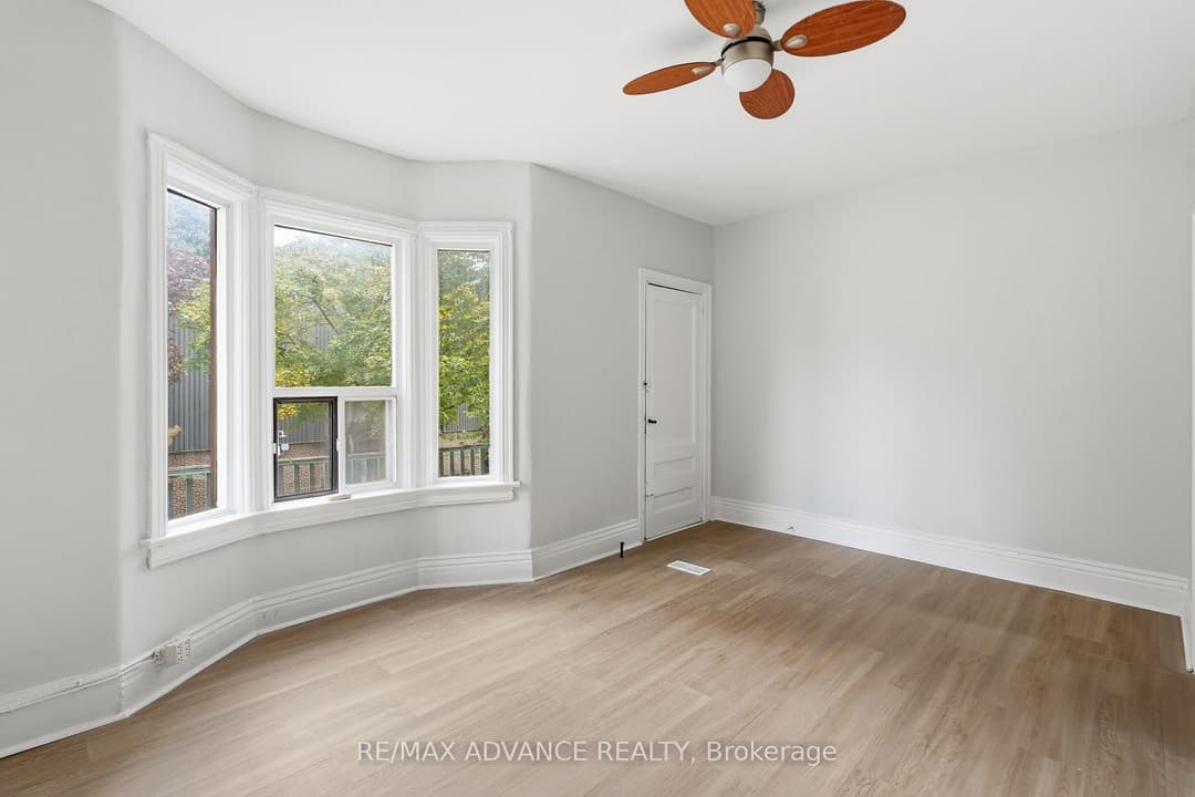82A Augusta Avenue, Downtown Toronto / Waterfront