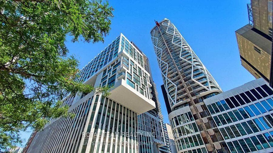 238 Simcoe Street Unit 1406, Downtown Toronto / Waterfront